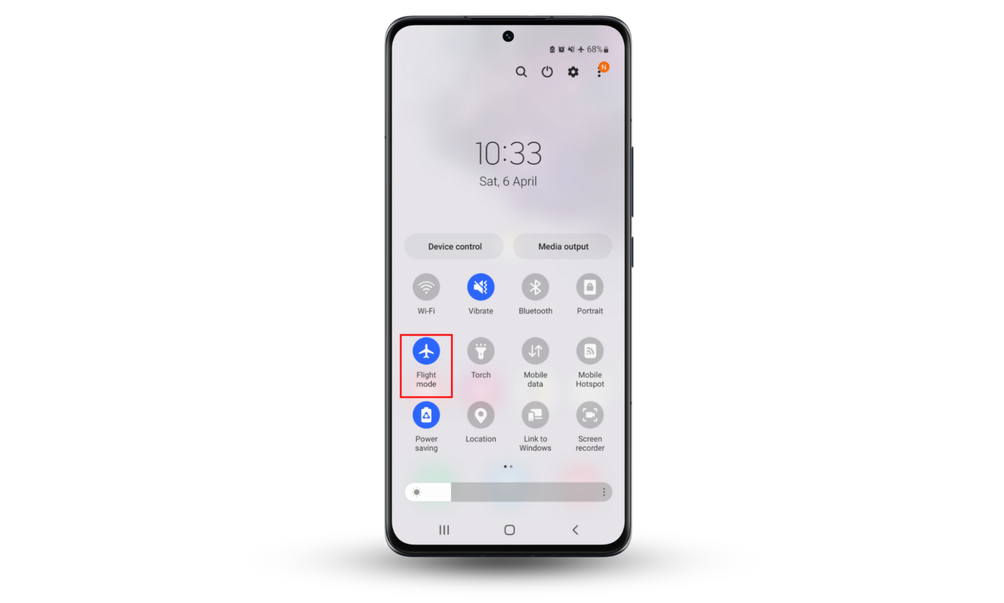 Screenshot of an Android device showing how to turn on flight mode to make your phone impossible to track. Screenshot of an Android device showing how to turn on flight mode to make your phone impossible to track.
