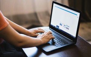 How to Tell if Someone Is Spying on Your Email How to Tell if Someone Is Spying on Your Email