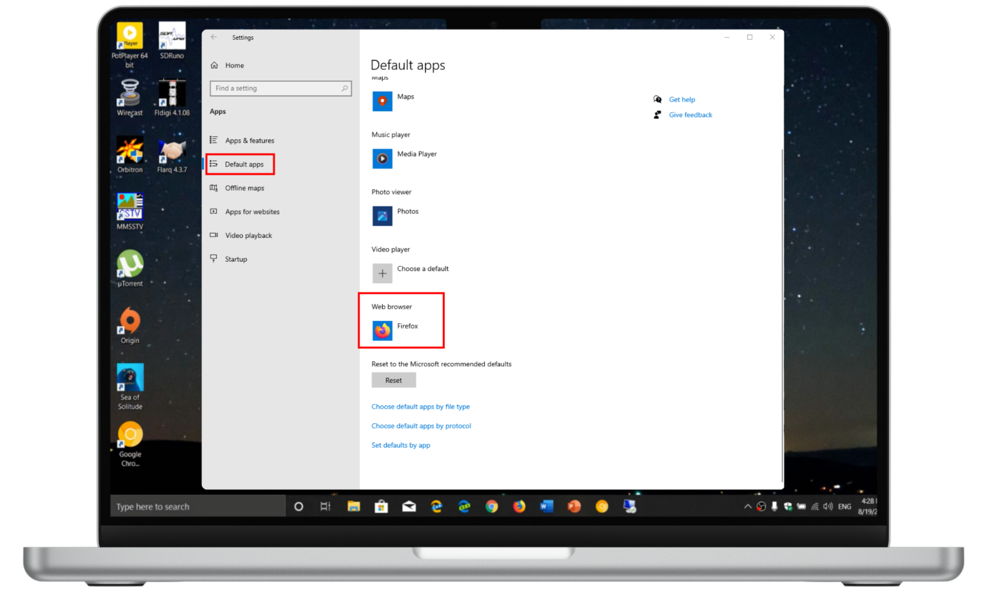 A screenshot showing how to access the default browser settings on Windows 10. A screenshot showing how to access the default browser settings on Windows 10.